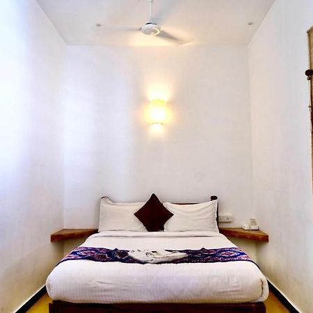French Rivera Guest House Puducherry Buitenkant foto